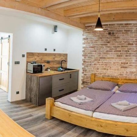 Penzion U Orloje Žatec Exteriör bild