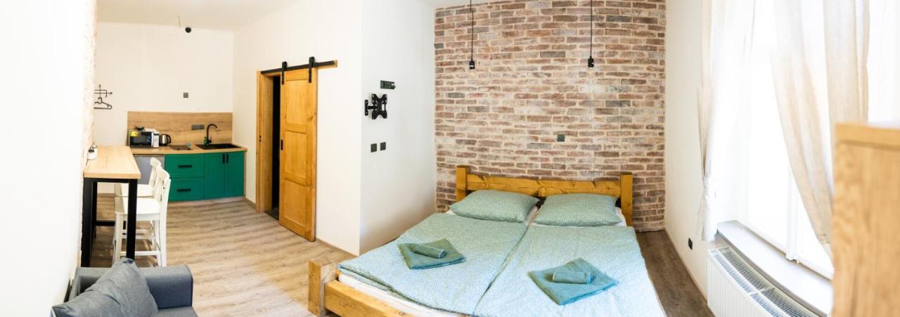 Penzion U Orloje Žatec Exteriör bild