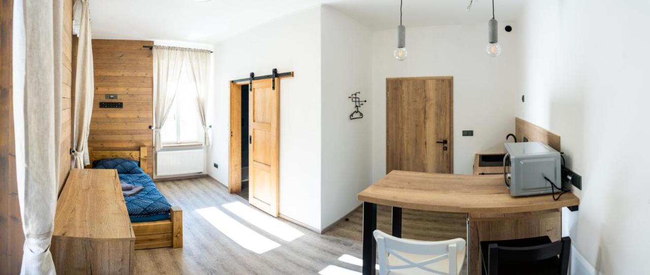 Penzion U Orloje Žatec Exteriör bild