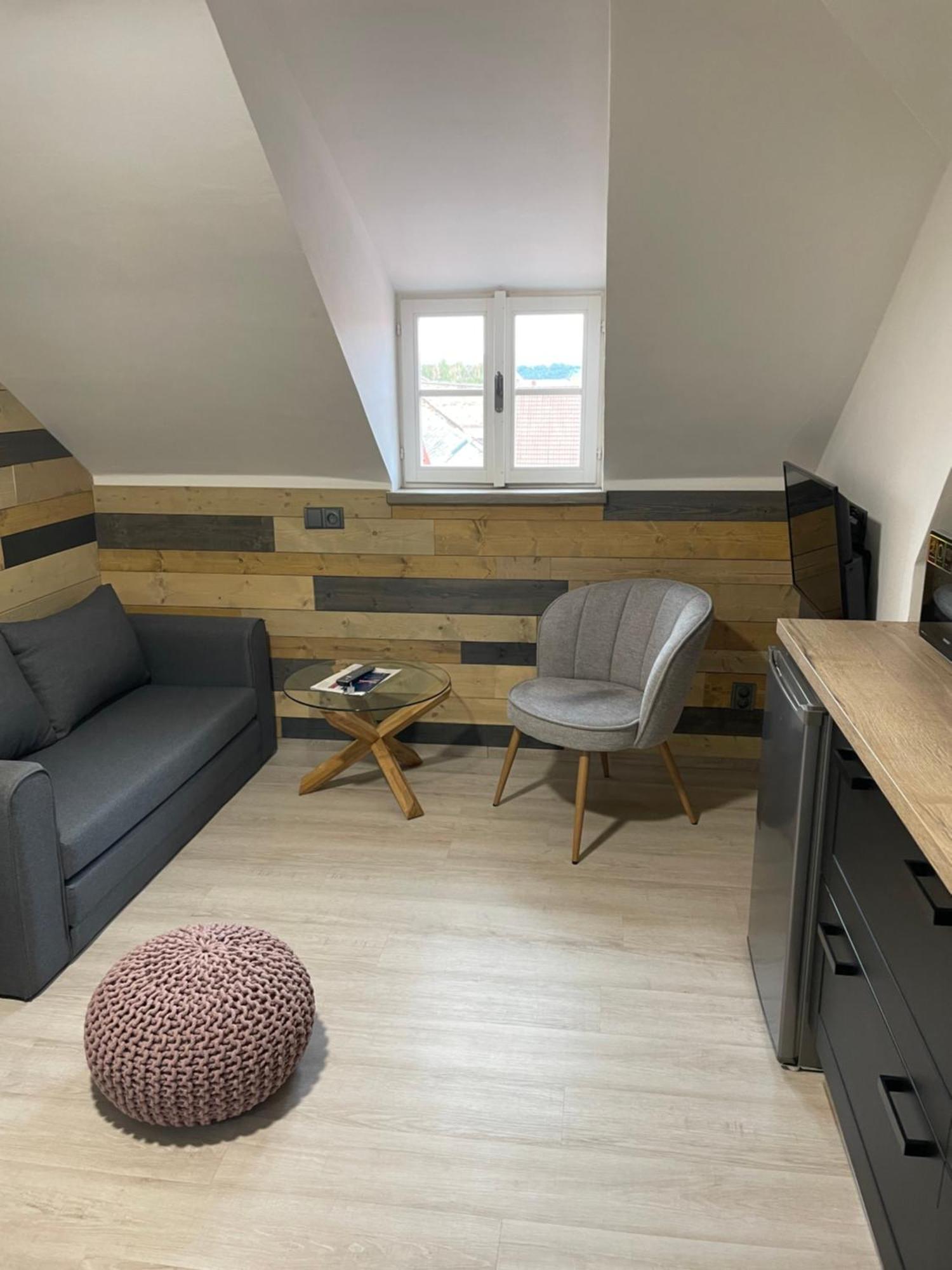 Penzion U Orloje Žatec Exteriör bild